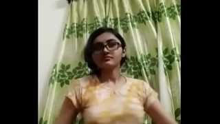 Desi bombshell with irresistible curves