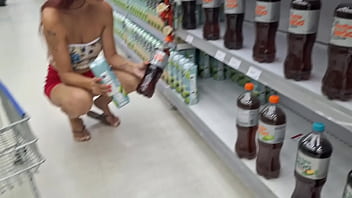 Wife goes shopping commando and flashes her bare pussy in public!