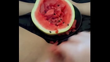 Juicy Watermelon Orgasms: Homemade Saudi Amateur Fucks Her Tight Pussy with Fruit in Kinky LA Masturbation Video