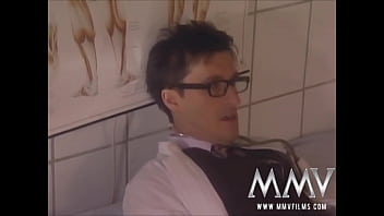 Sultry slut gets her tight pussy stretched by a fortunate physician