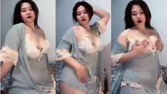 Febby Cantik Gemoy Menggoda dengan Remasan Seksi di MangoLive