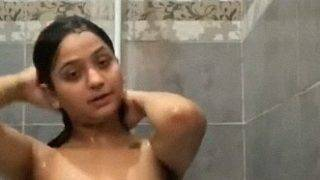 Hot Pakistani Teen’s Private Shower Selfie Exposed