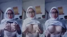 Nurul Maisarah: Jilbab Putih Mengungkap Payudara Besar yang Menggoda