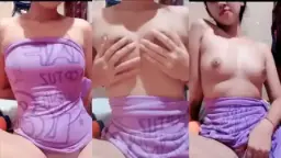 Siswi Seksi Pamer Tubuh Hot dan Menggoda