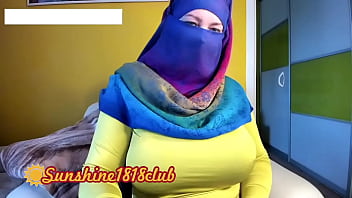 Curvy Middle Eastern Beauty in Hijab Goes Wild on Cam November 2nd