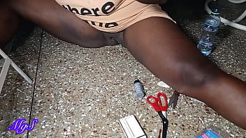 Ebony temptress’s sultry seduction scene