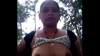 Desi Roshni bhabhi flaunting her hot curves and tempting assets