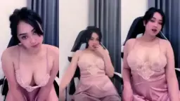 Dhea Cantik Menggoda dengan Lingerie Pink yang Memikat dan Menggairahkan
