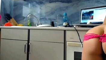 Naughty babe squirts live on cam
