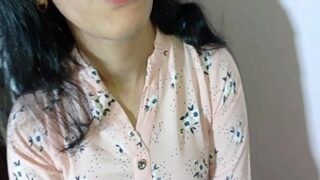 Needy housewife gets a private, hands-on service from her landlord