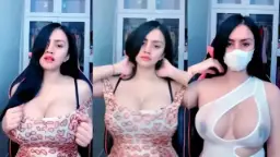 Tetek Gede Alondra yang Menggoda