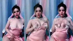 Vanya Remas Payudara Montoknya yang Seksi