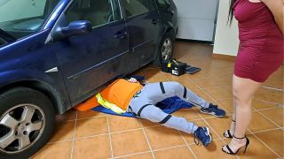 Naughty housewife gets a deep, messy creampie from the rough-handed mechanic