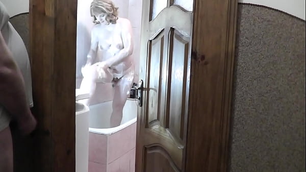 Stepdaughter’s steamy shower seduction: Peeping stepdad strokes his throbbing cock and erupts with cum under the bathroom door.