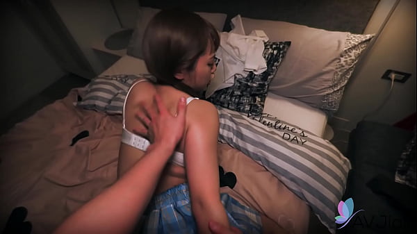 Wen Ruixin’s steamy session with her experienced older lover.