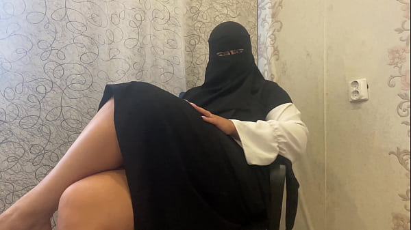 Arab Hijab Stepmom’s Secret Solo Pleasure