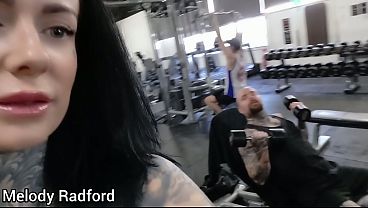 Sweaty, ripped gym MILF grinding through a filthy workout