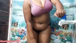 Spicy Desi Babe Anjali Arora