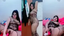 Mbak Seksi dengan Lingerie Bolong yang Menggoda