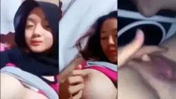 Ukhti Seksi dengan Payudara Besar yang Menggoda