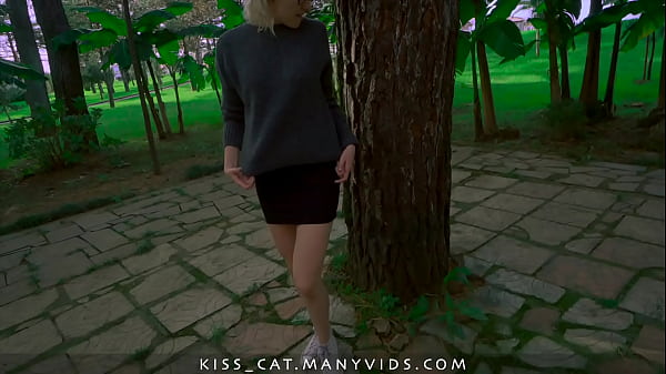4K Public Agent Babe Flashes Her Tits and Spreads Her Pussy Wide Open in Central Park