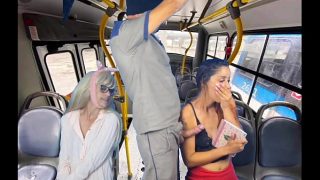 Homem expõe-se e assedia passageiras dentro de ônibus lotado