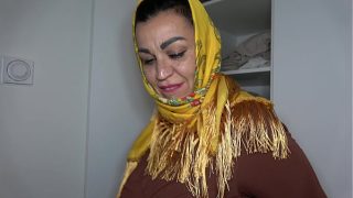 Arab Stepmother’s Voluptuous Curves in Traditional Attire