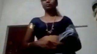 Sensual Saree Unwrapping of a Tamil Maami