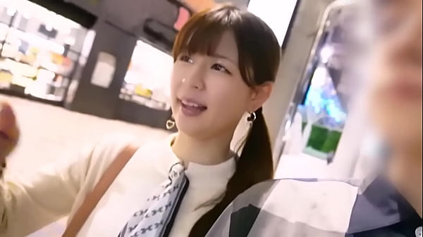現役JDレイヤーと濃厚個撮！溢れ出すGカップ谷間で誘惑逆バニー、勃起必至の密着プレイ