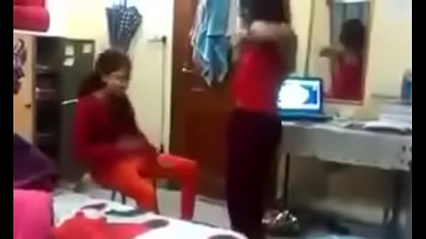 Hostel ki raat, sexy masti aur full funny moments Hindi mein
