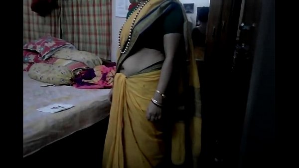 Sensual Desi Aunty Saree Navel Reveal with Seductive Whispers