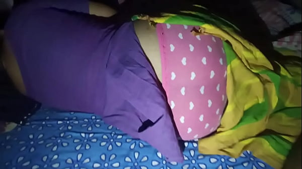Plump Desi Bhabi’s Salwar Clinging to Her Rounded Curves