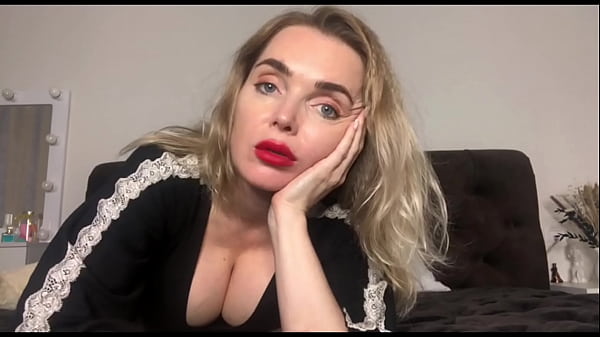 Страстная мачеха снимает откровенное видео для пасынка, пока муж на работе