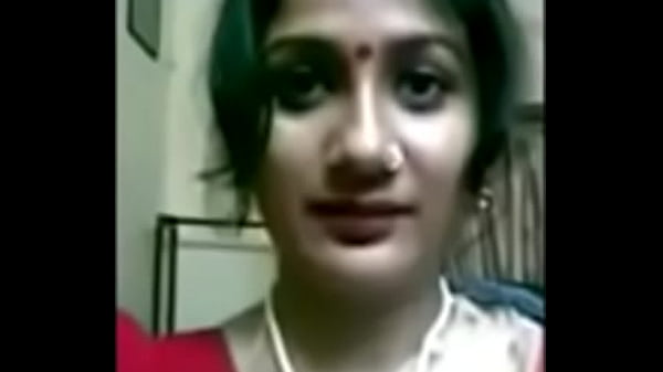 Voluptuous Bengali Housewife with Luscious Curves