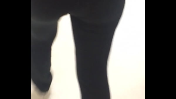 Curvaceous Latina in Tight Leggings