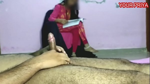 प्रिया को बहलाया और जोरदार चोदाई की। हिंदी आवाज़ के संग।