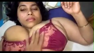 भरपूर उभार वाली भाभी