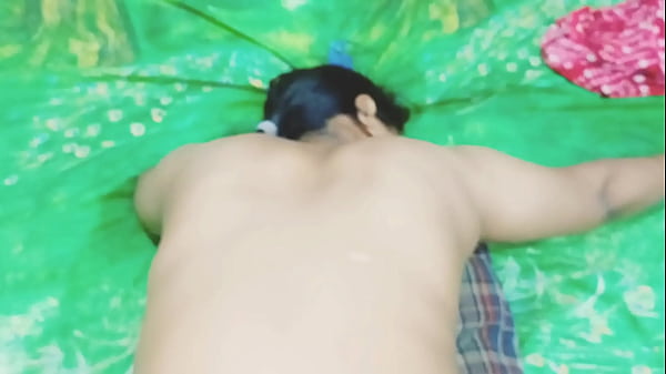 Sultry Indian Bhabhi’s First Time Anal: A Tight, Intimate Encounter