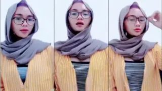 Ukhty Yulia liveshow pamer belahan toket bikin greget