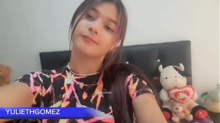 Colombiana se toca ese coño mojado hasta gemir de placer