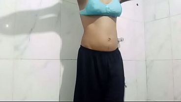 Desi Indian stepsister leaked hot video goes wild
