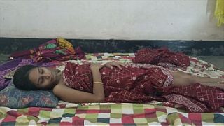 Desi bhabhi ko padosi ne zor se choda, chudai mein maza aaya
