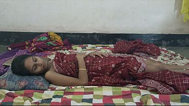 Desi bhabhi ko padosi ne zor se choda, chudai mein maza aaya