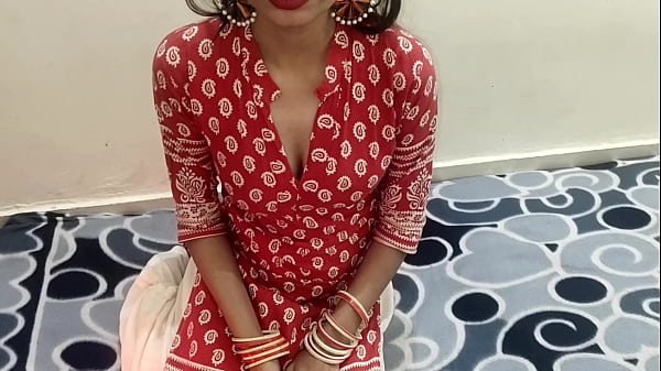Desi Indian village bhabhi ki gaand marwai jab usne khula parlour officer ko rishwat nahi di, xxx HD Hindi audio mein
