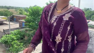 Bhojpuri desi Bhabhi ne apni gili chut aur jawaan badan ka maza diya, Hindi audio mein suno