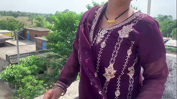 Bhojpuri desi Bhabhi ne apni gili chut aur jawaan badan ka maza diya, Hindi audio mein suno