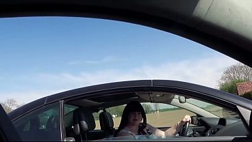 Dangerous Fucking in the Open with a Thick Slut