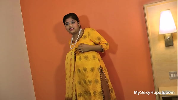 Indian babe Rupali’s hot, wet curves begging for your touch