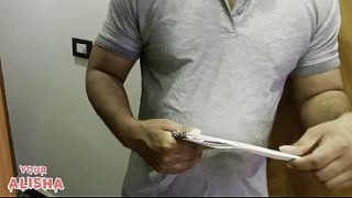 Postman Ne Alisha Bhabhi Ko Dekh Liya, Uski Choot Mein Ungli Karte Hue…