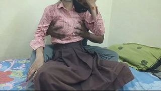 भारतीय कॉलेज की छात्रा अपने बॉयफ्रेंड के कमरे में जोरदार चुदाई करते हुए हिंदी में